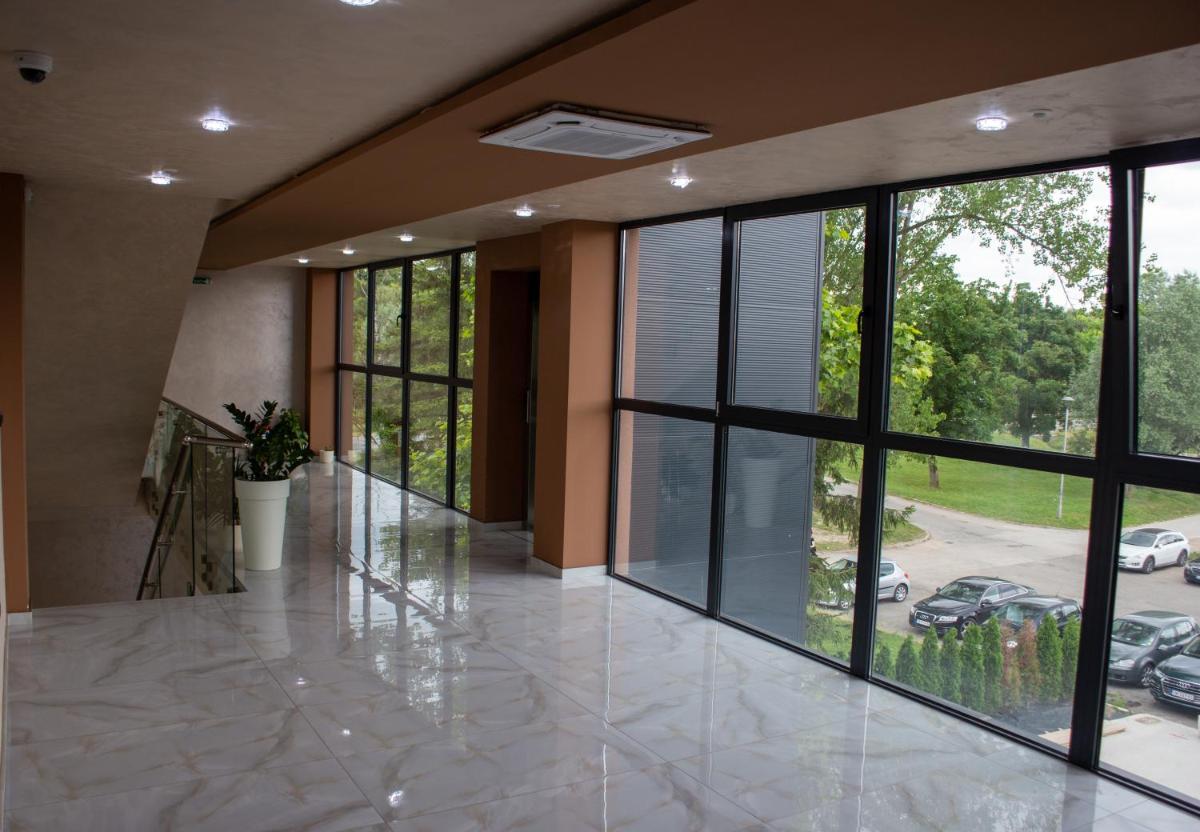 Monogramlux - Housity