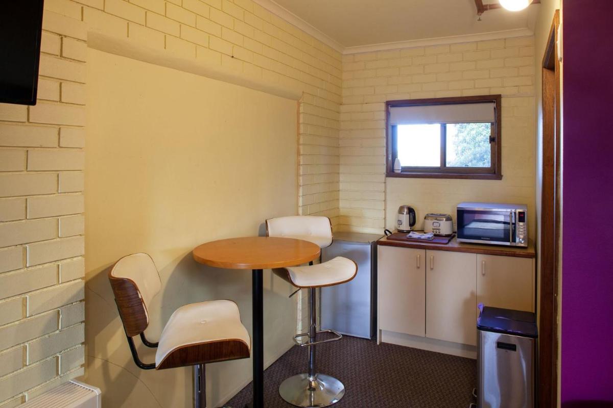 Treetops Silvan Valley Lodge - Suite 2 - Housity