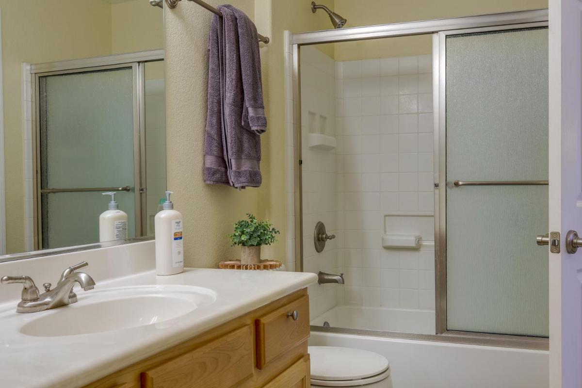 Mesquite Condo with Community Pool and Hot Tub! - Housity