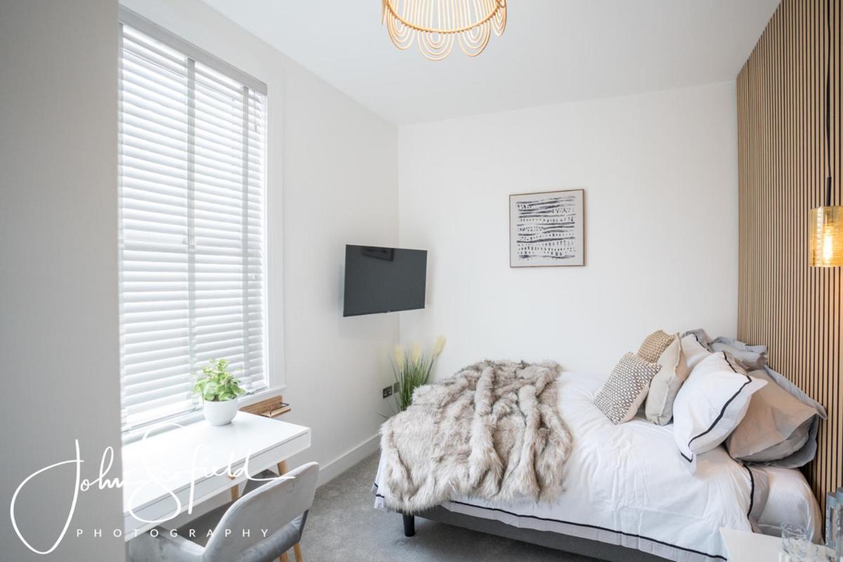 Boutique Nights - Housity