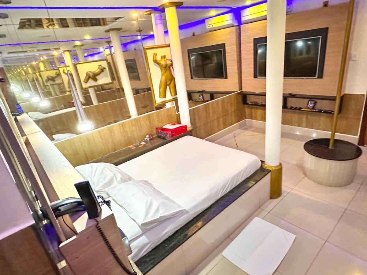 Shopping Motel - Housity