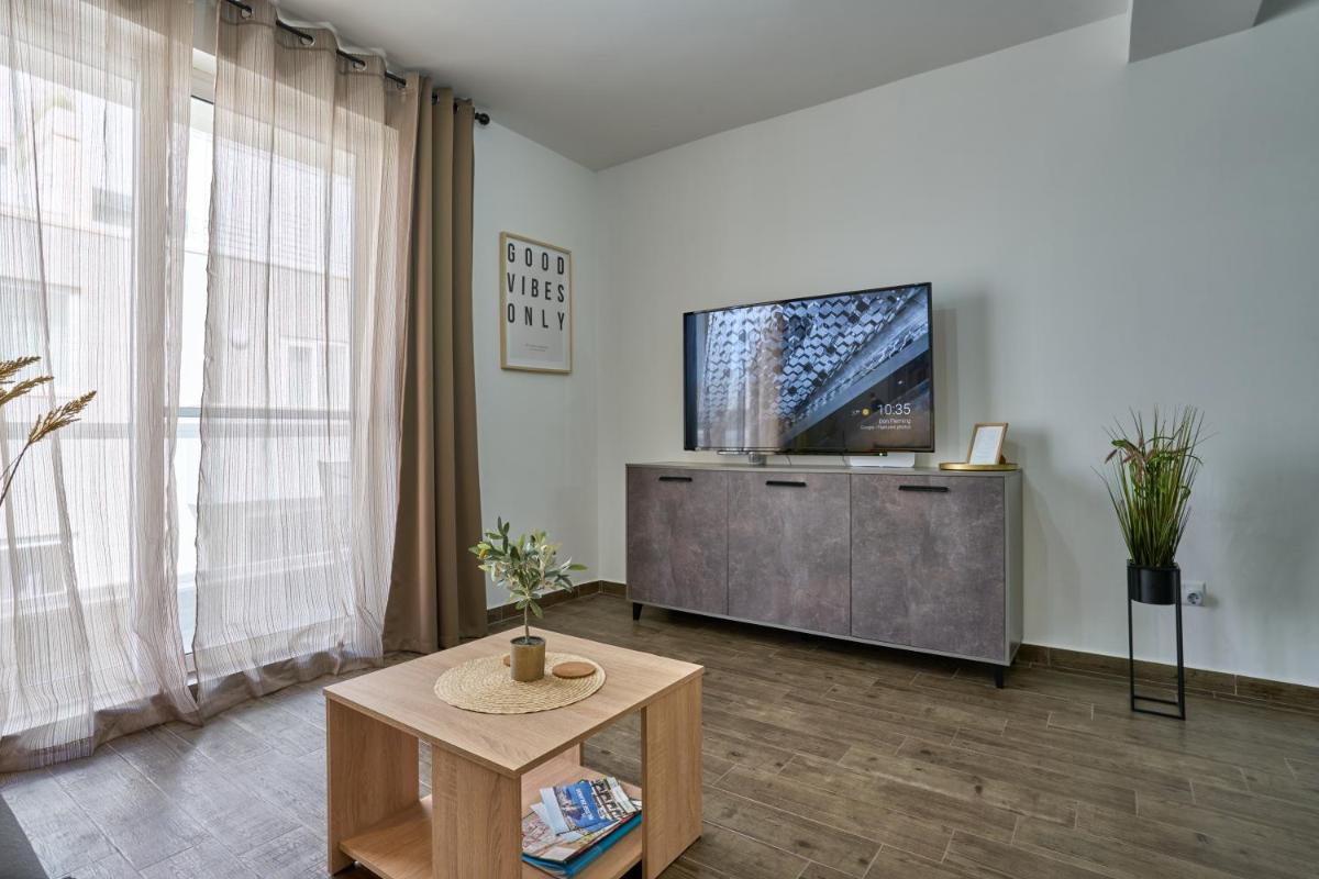 Private Apartment minutes to Sliema Malta, 2 AC's, Netflix - Housity