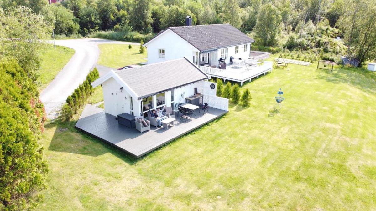 feriehus ved sjøen - Housity