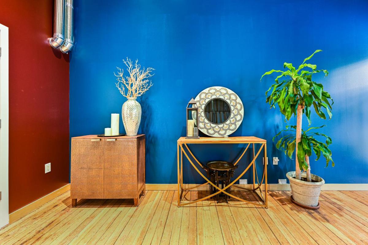 Stylish 1-bedroom loft in Gas Town - Housity