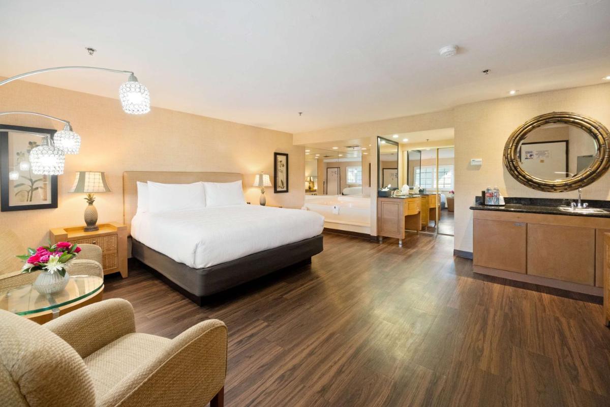 Best Western Plus Las Brisas Hotel - Housity