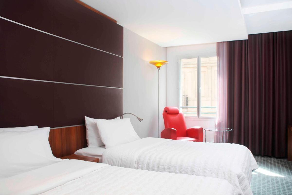 Cama o camas de una habitación en Le Meridien Barcelona