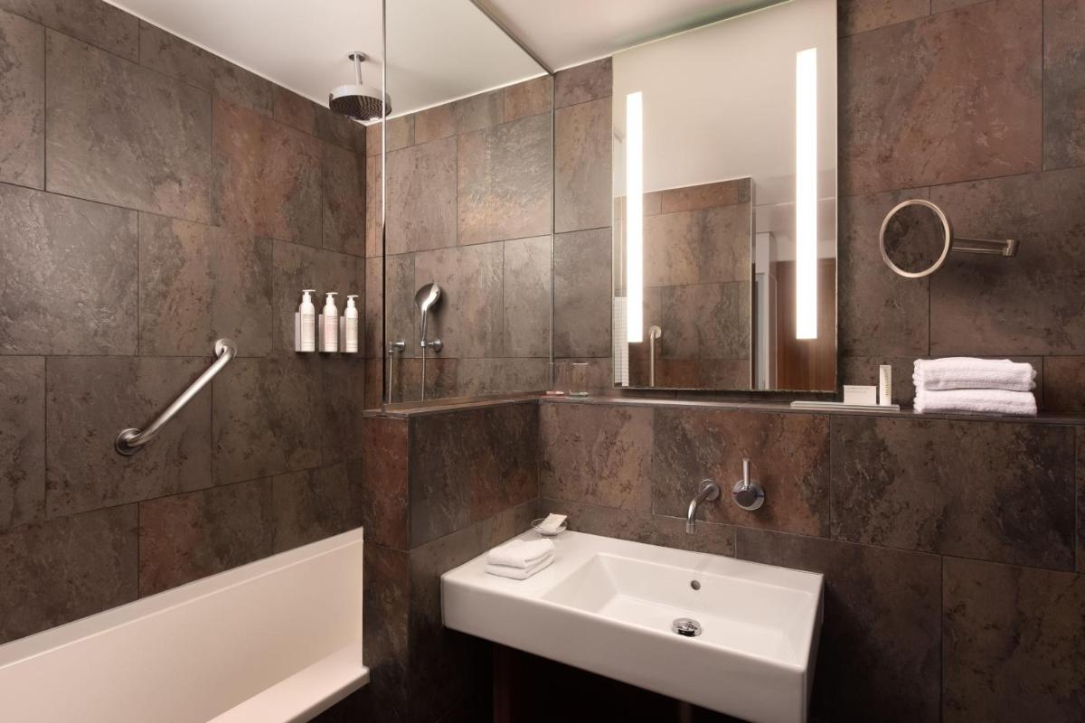 Un baño de Le Meridien Barcelona