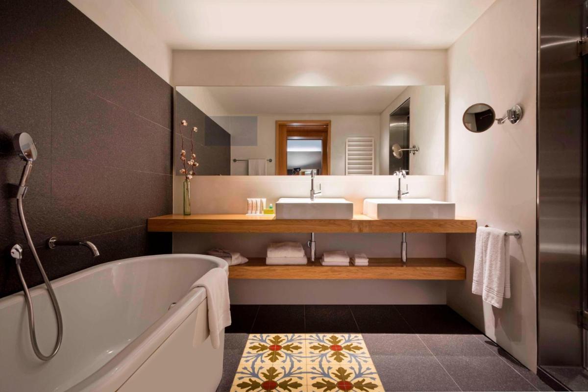 Un baño de Le Meridien Barcelona