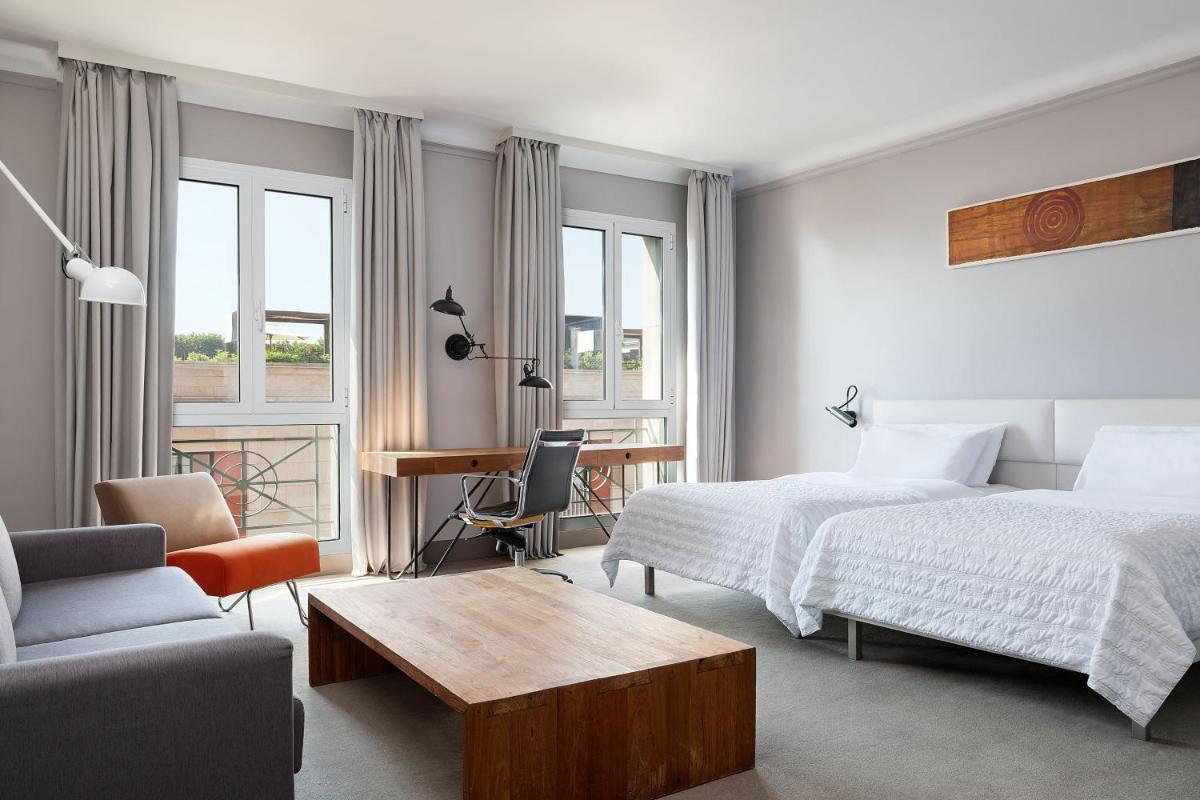 Cama o camas de una habitación en Le Meridien Barcelona