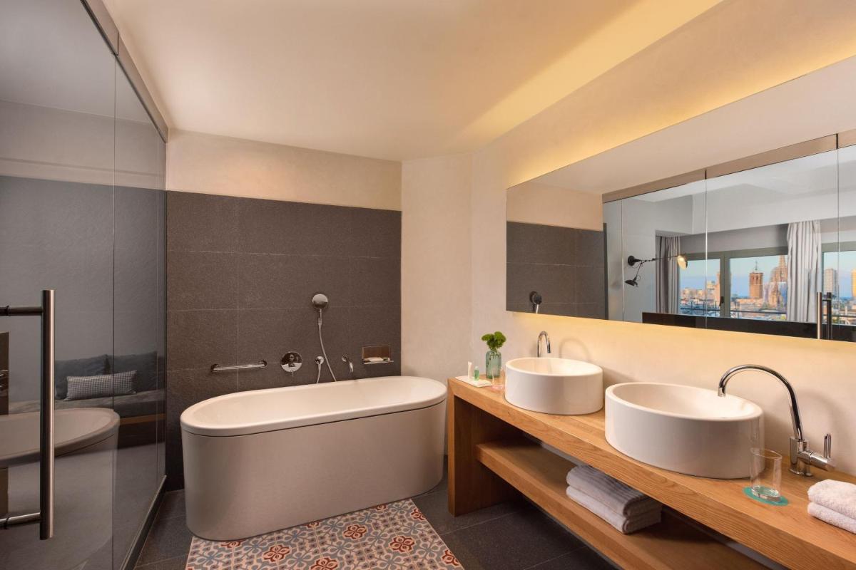 Un baño de Le Meridien Barcelona
