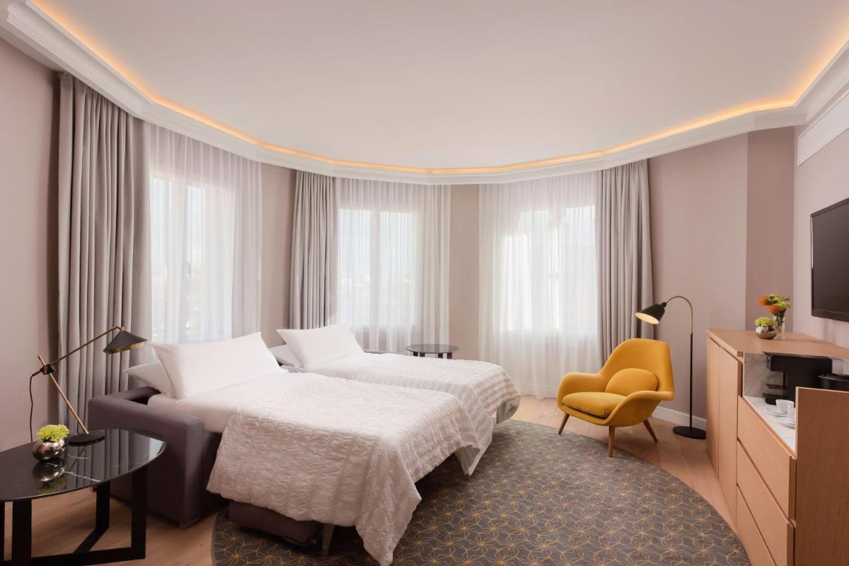 Cama o camas de una habitación en Le Meridien Barcelona