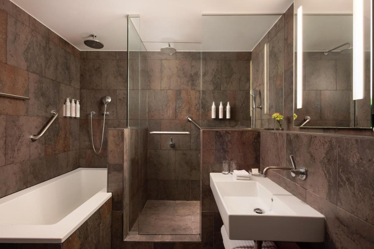 Un baño de Le Meridien Barcelona