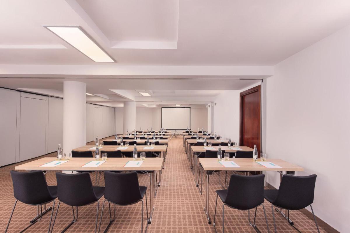Zona business o sala de conferencias en Le Meridien Barcelona
