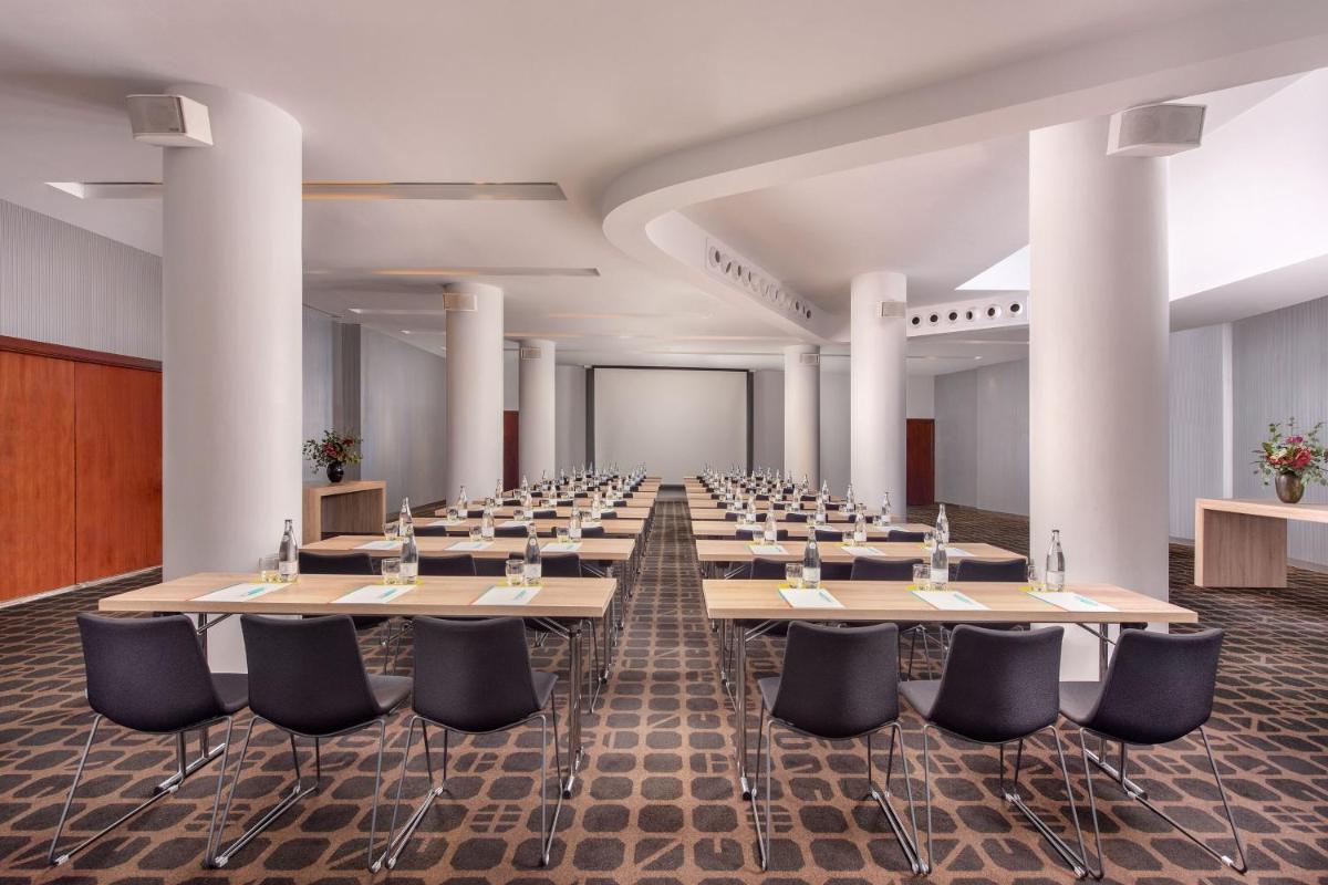 Zona business o sala de conferencias en Le Meridien Barcelona