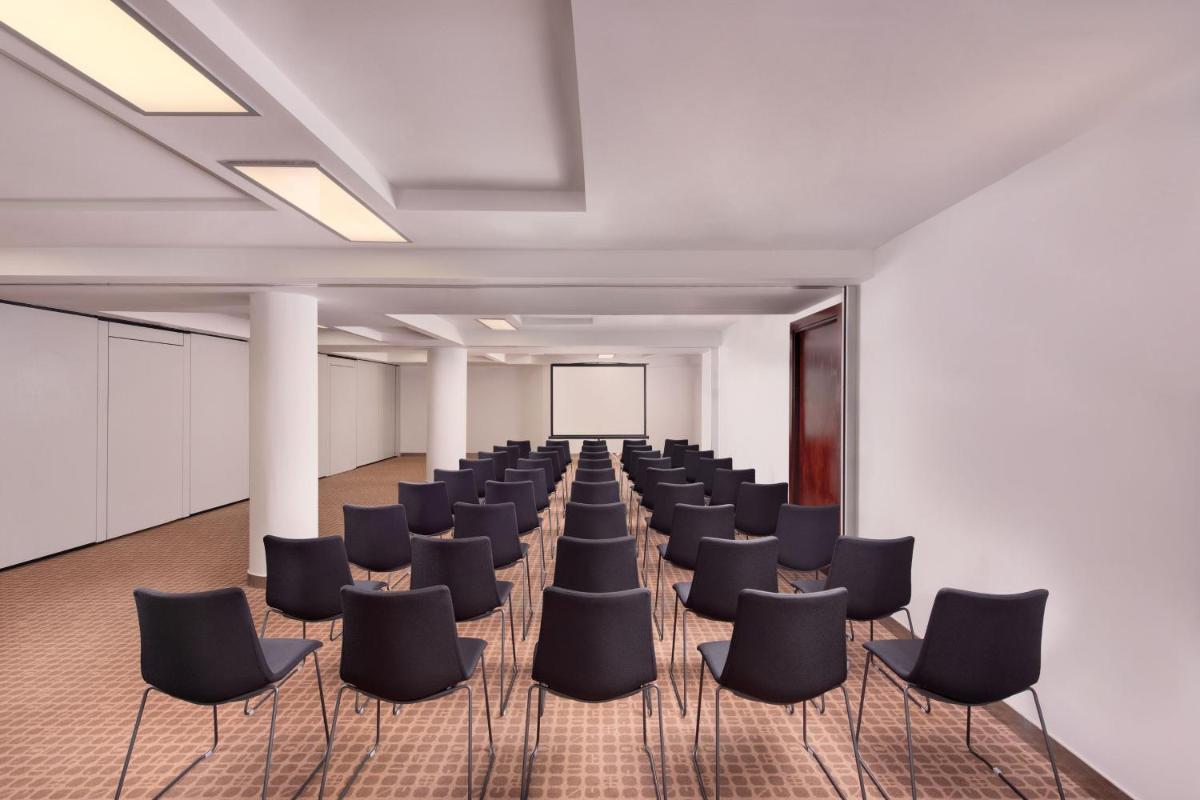 Zona business o sala de conferencias en Le Meridien Barcelona