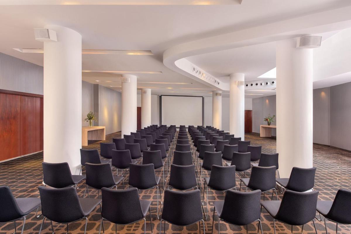 Zona business o sala de conferencias en Le Meridien Barcelona