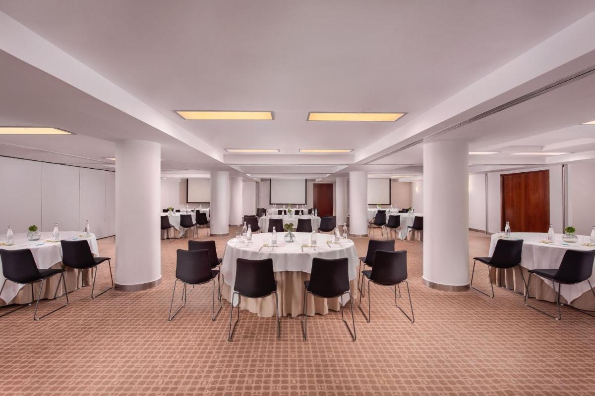 Zona business o sala de conferencias en Le Meridien Barcelona