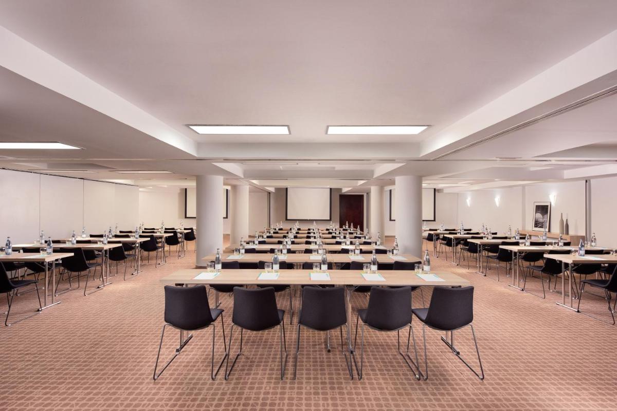 Zona business o sala de conferencias en Le Meridien Barcelona