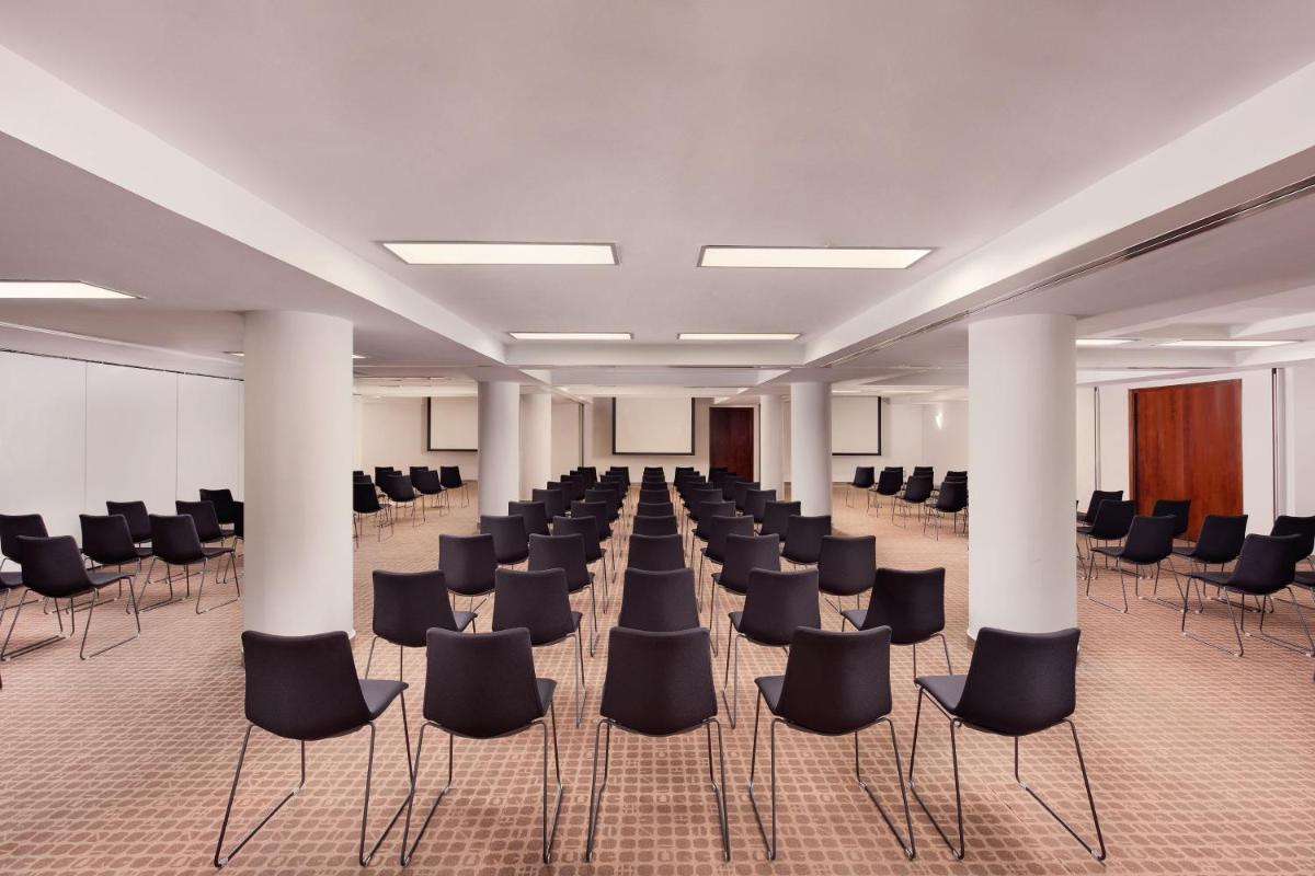 Zona business o sala de conferencias en Le Meridien Barcelona