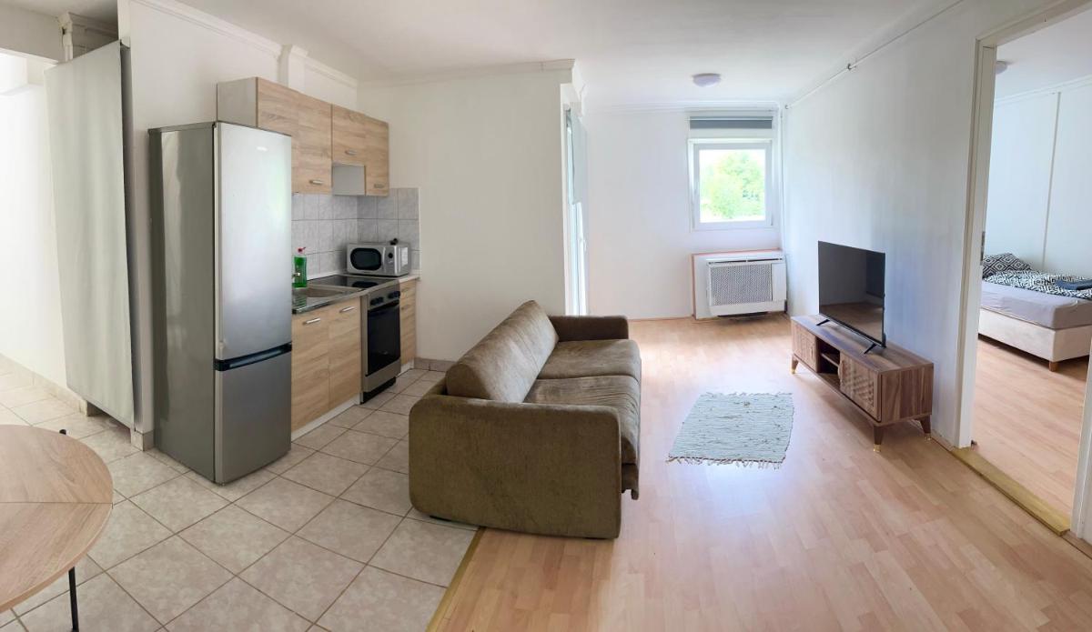 Silver 3 Bedroom + Living room + Huge Terasse and Garden - Housity