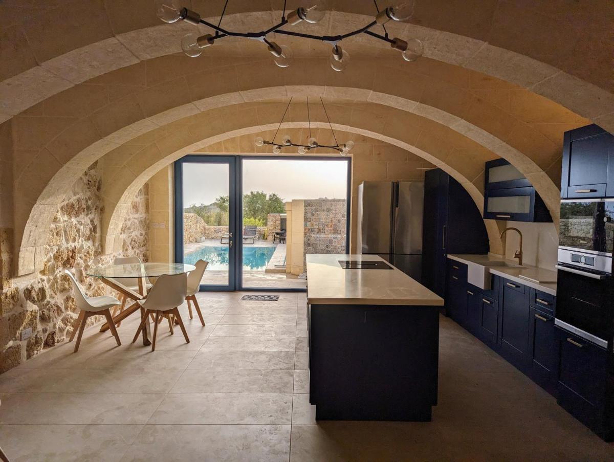 Sea Holly Gozo - Housity