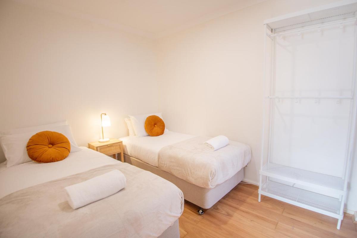 Sunnyridge Villa -Private courtyard 5 mins to Freo - Housity