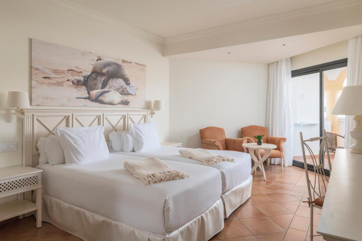 Cama o camas de una habitación en Iberostar Selection Andalucia Playa
