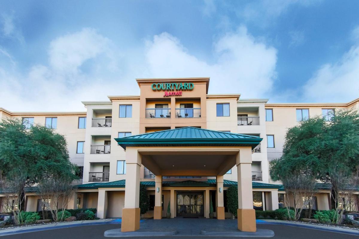 Courtyard Dallas Mesquite - Housity