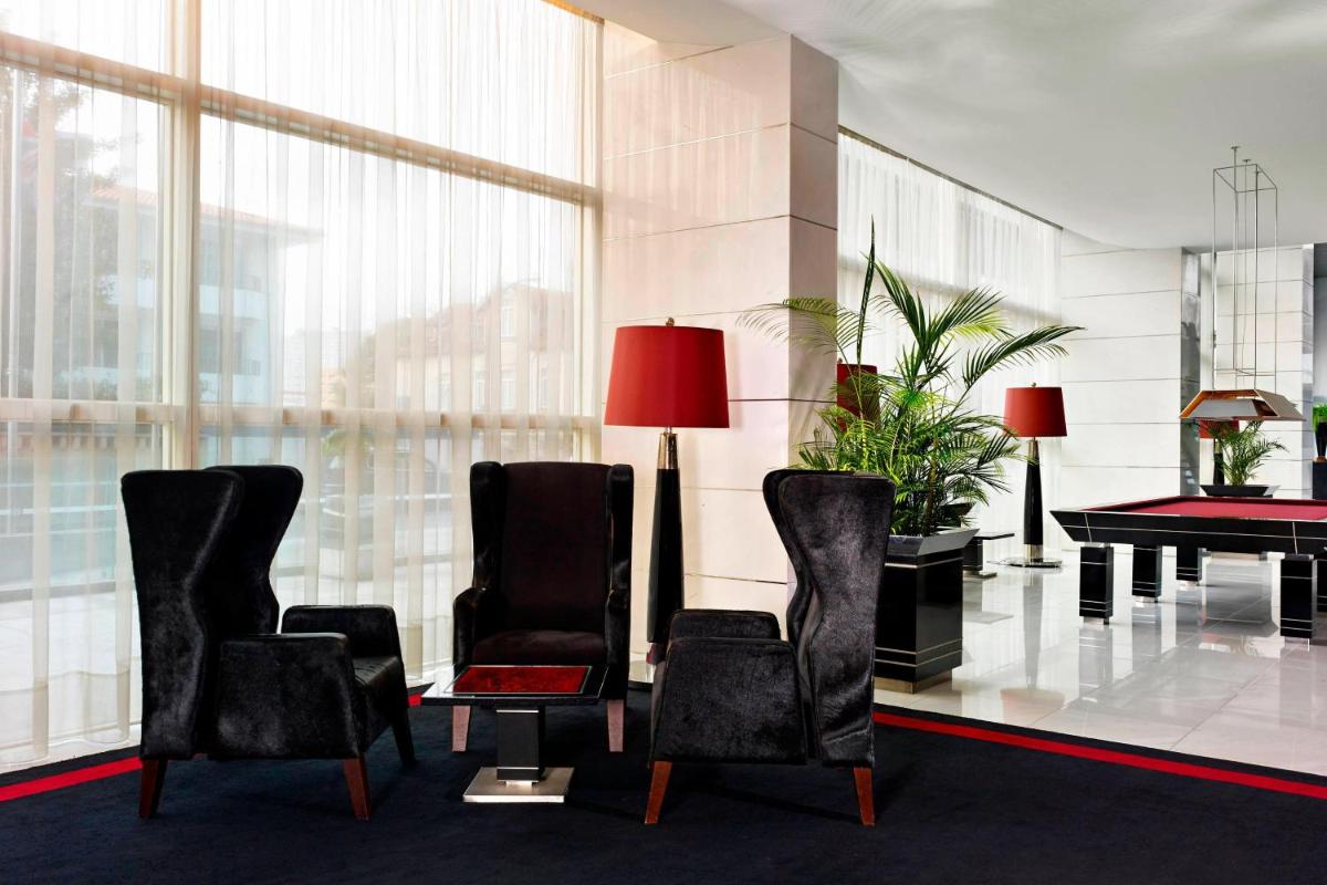 Uma área de estar em Sheraton Porto Hotel & Spa