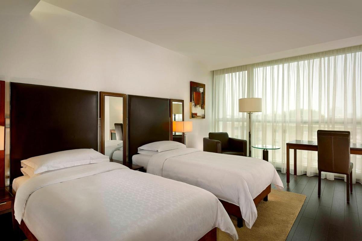 Uma cama ou camas num quarto em Sheraton Porto Hotel & Spa