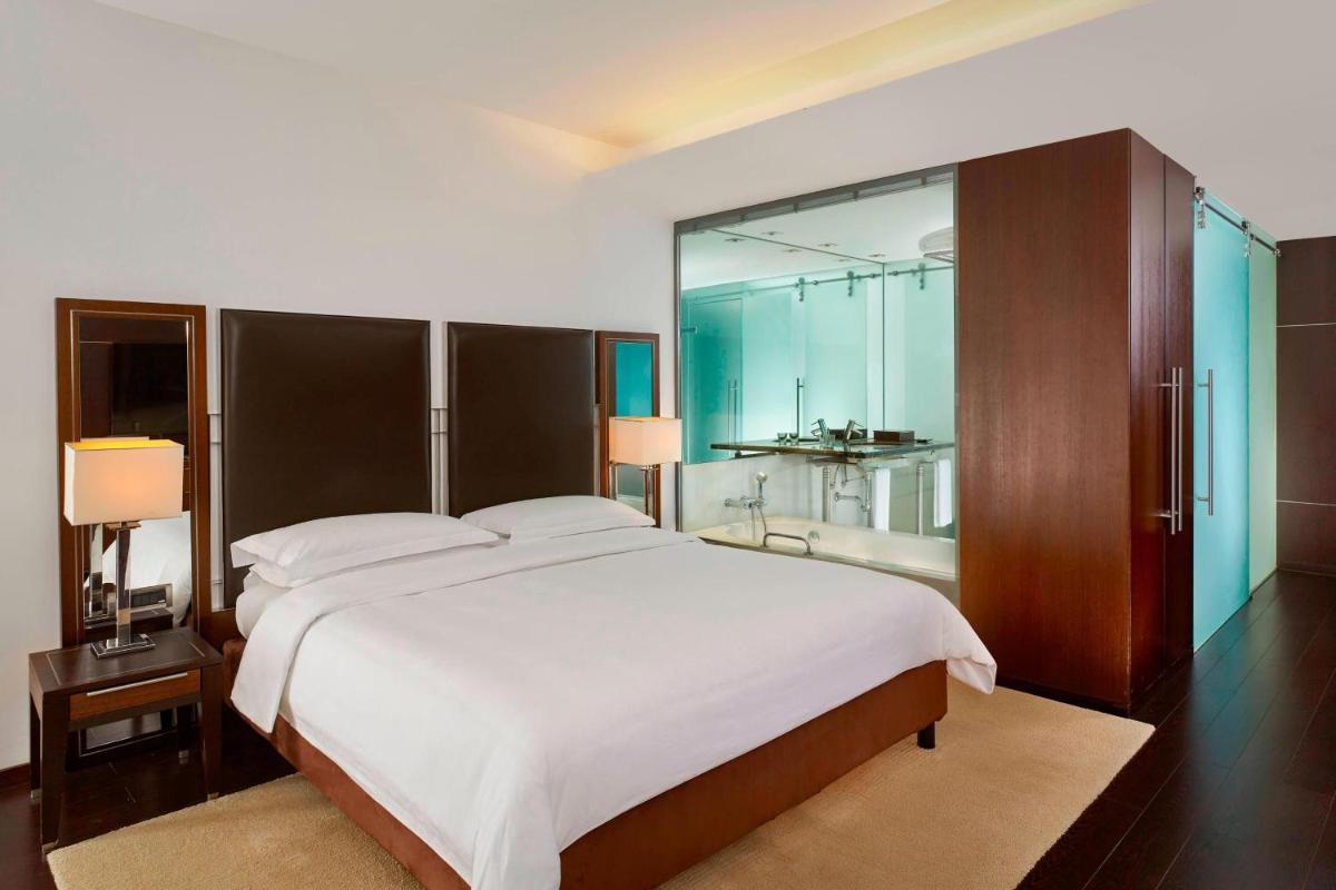 Uma cama ou camas num quarto em Sheraton Porto Hotel & Spa