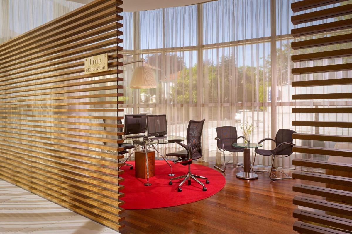 Uma área de estar em Sheraton Porto Hotel & Spa