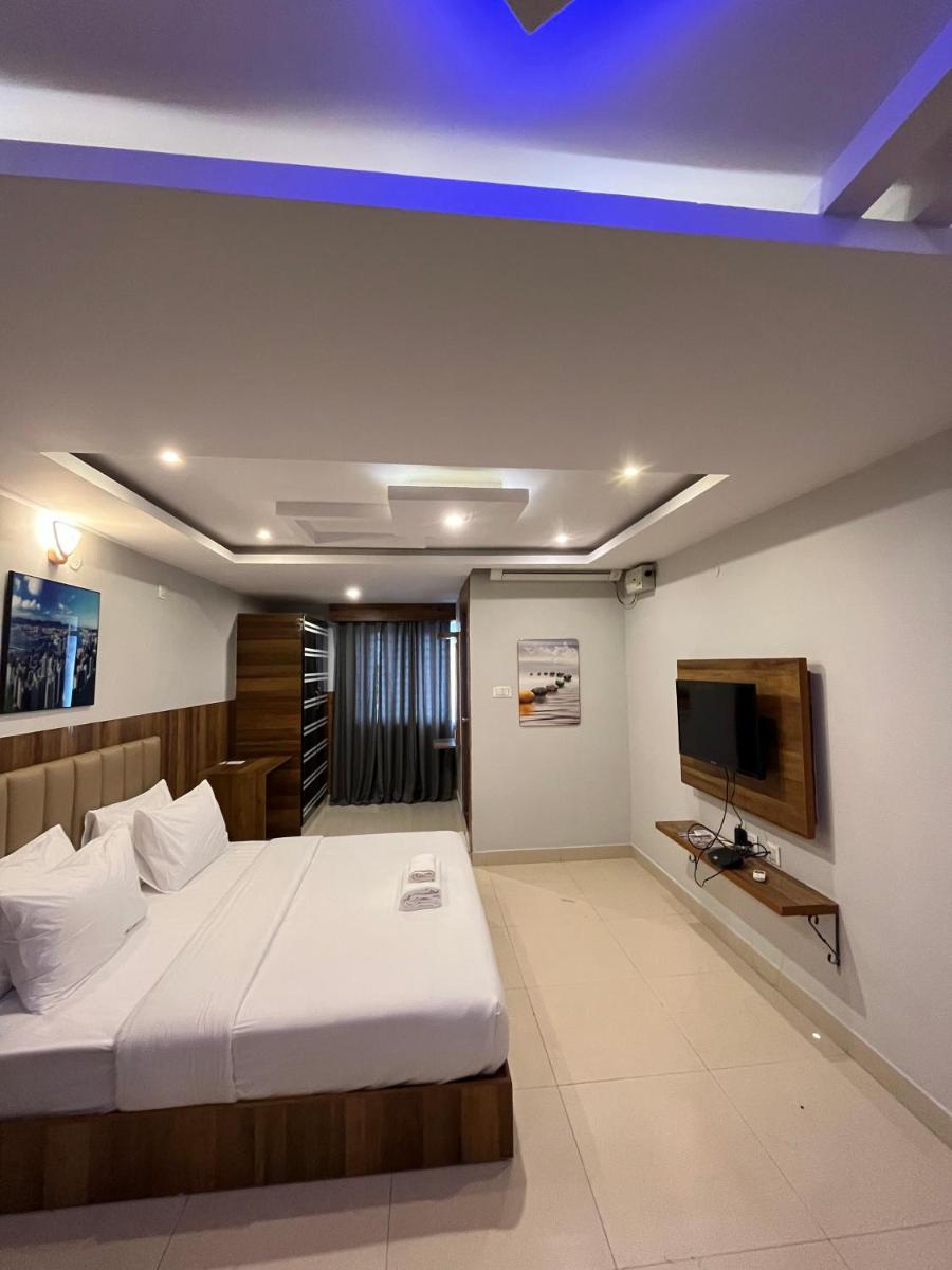 Hotel Avenue Suites Near International Airport Bangalore - Housity