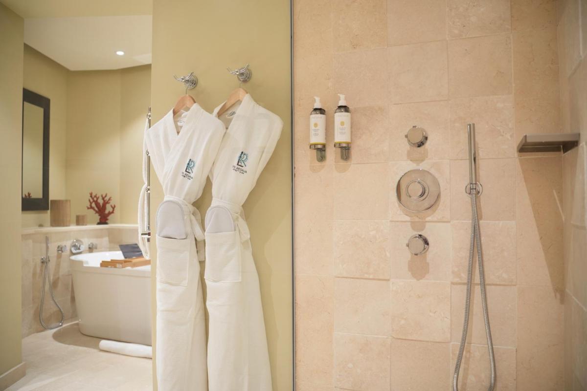 Salle de bains dans l'établissement Les Regalia Hôtel & Spa