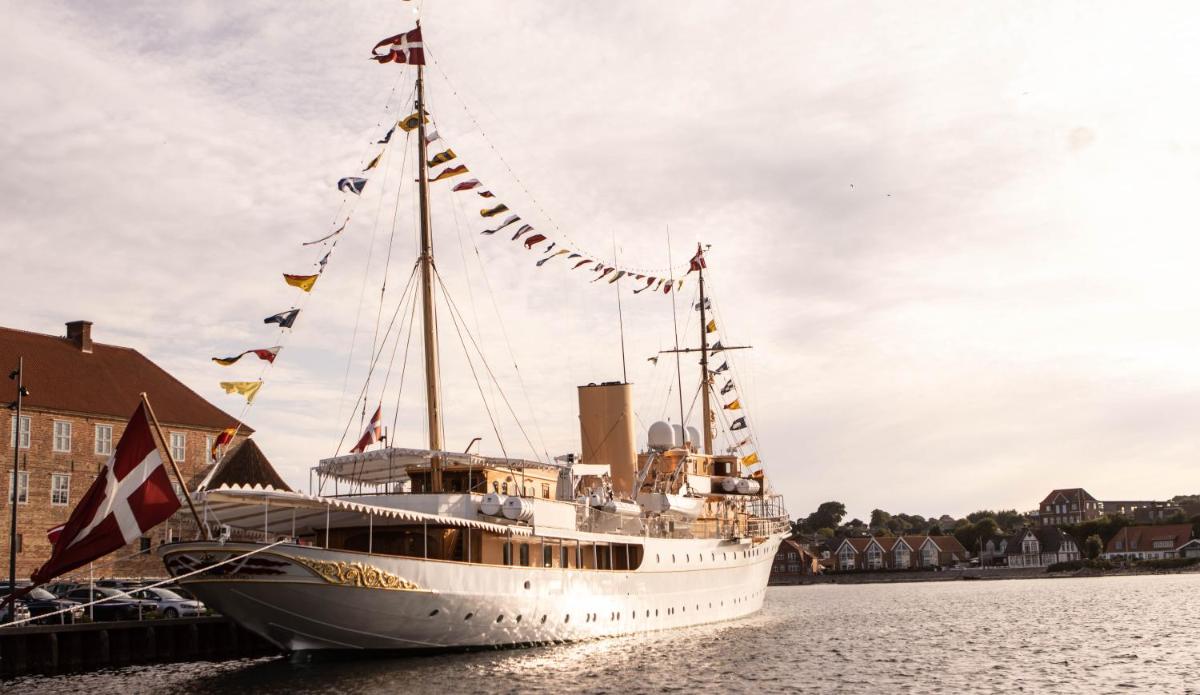 Grannys Harbour View - 1st floor - Housity