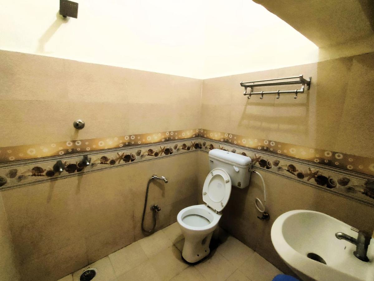 STAYMAKER Sandhya Guest House - Near BHU - Housity