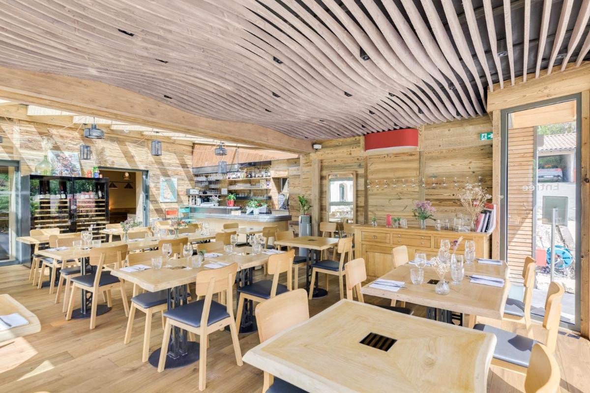Restaurant ou autre lieu de restauration dans l'établissement La Cachette