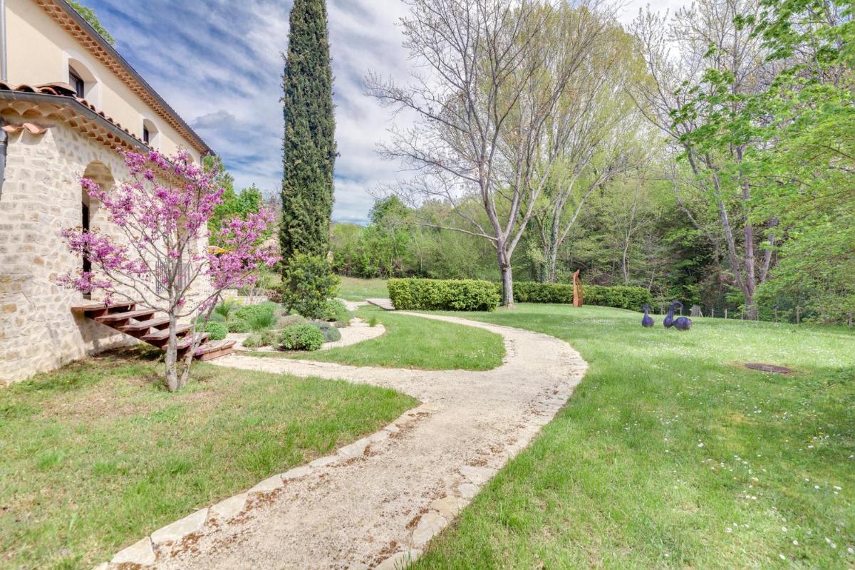 Jardin de l'établissement La Cachette