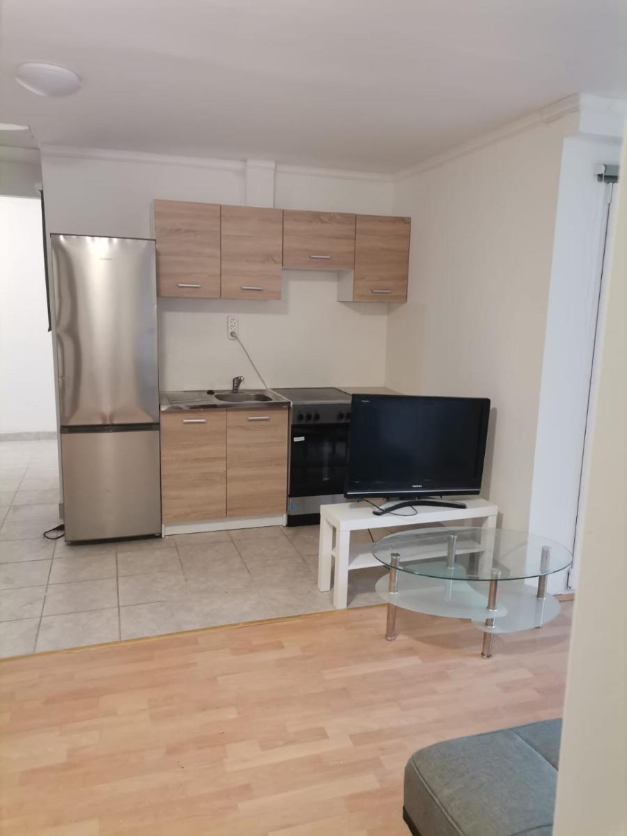 Silver 3 Bedroom + Living room + Huge Terasse and Garden - Housity