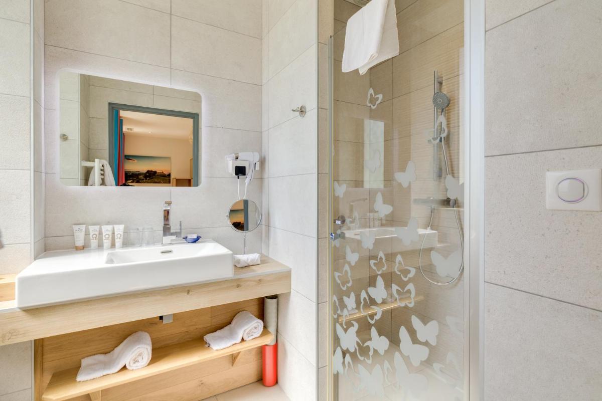 Salle de bains dans l'établissement La Cachette