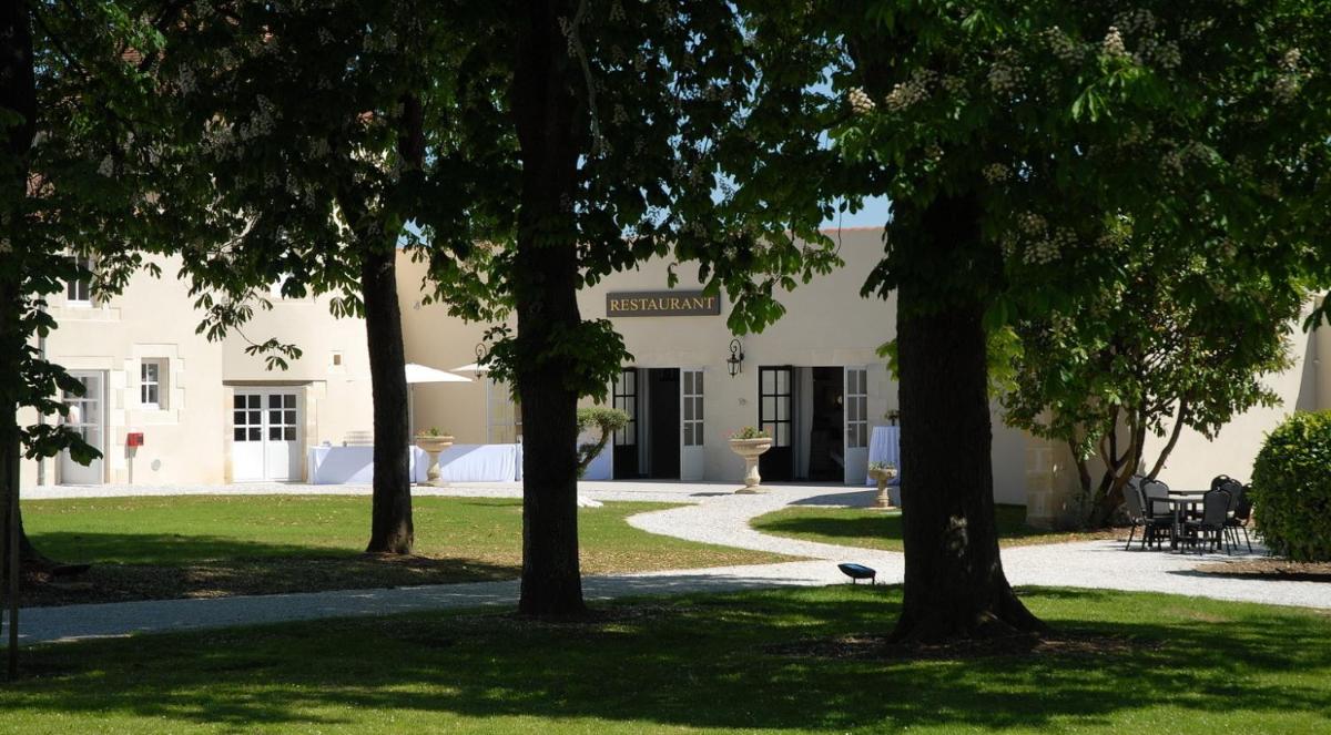 Jardin de l'établissement Le Logis du Péré