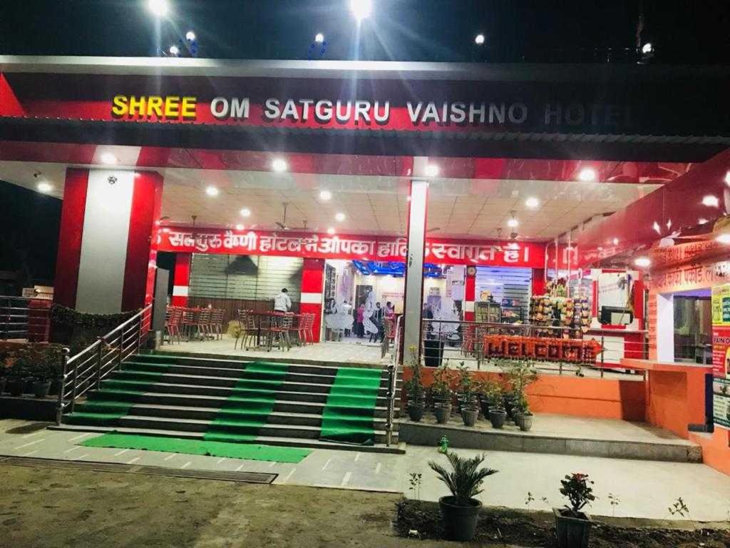 POP Om Satguru Vaishno Hotel - Housity
