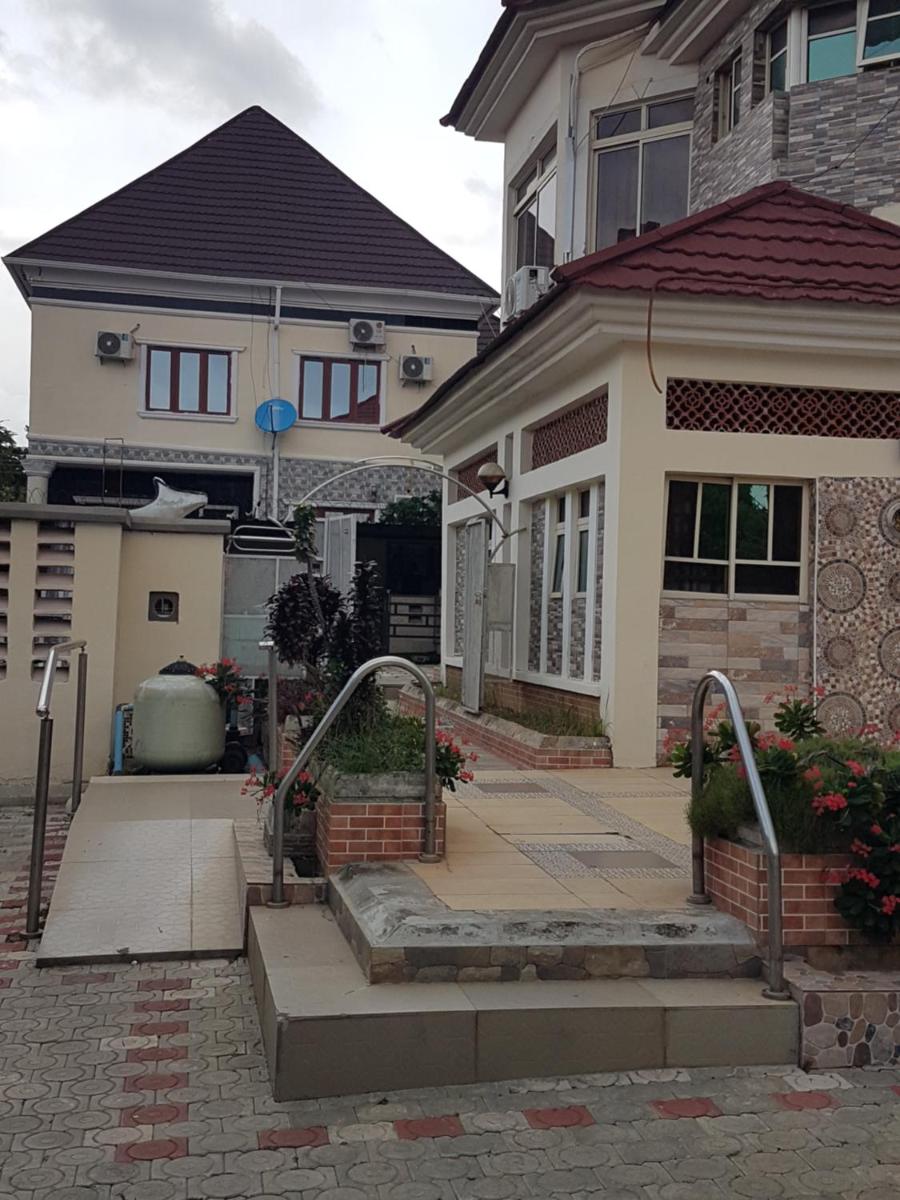 Urban Castle Hotel Gwarinpa - Housity