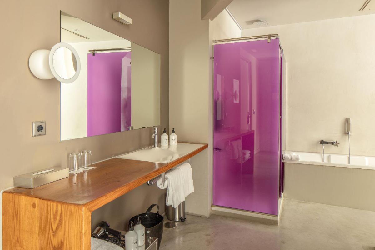 Un baño de Hotel Viura