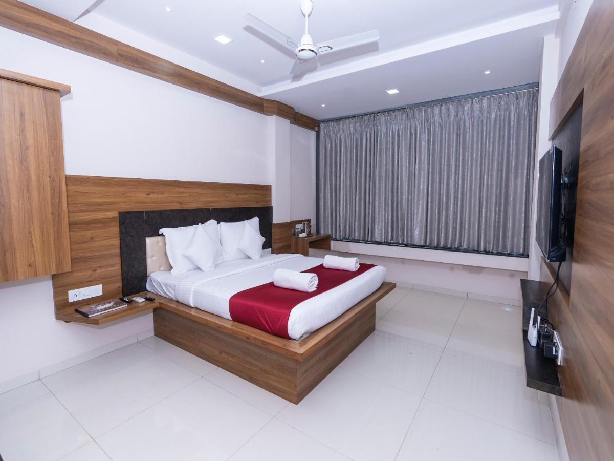 Hotel Chiranjeevi Kolhapur - Housity