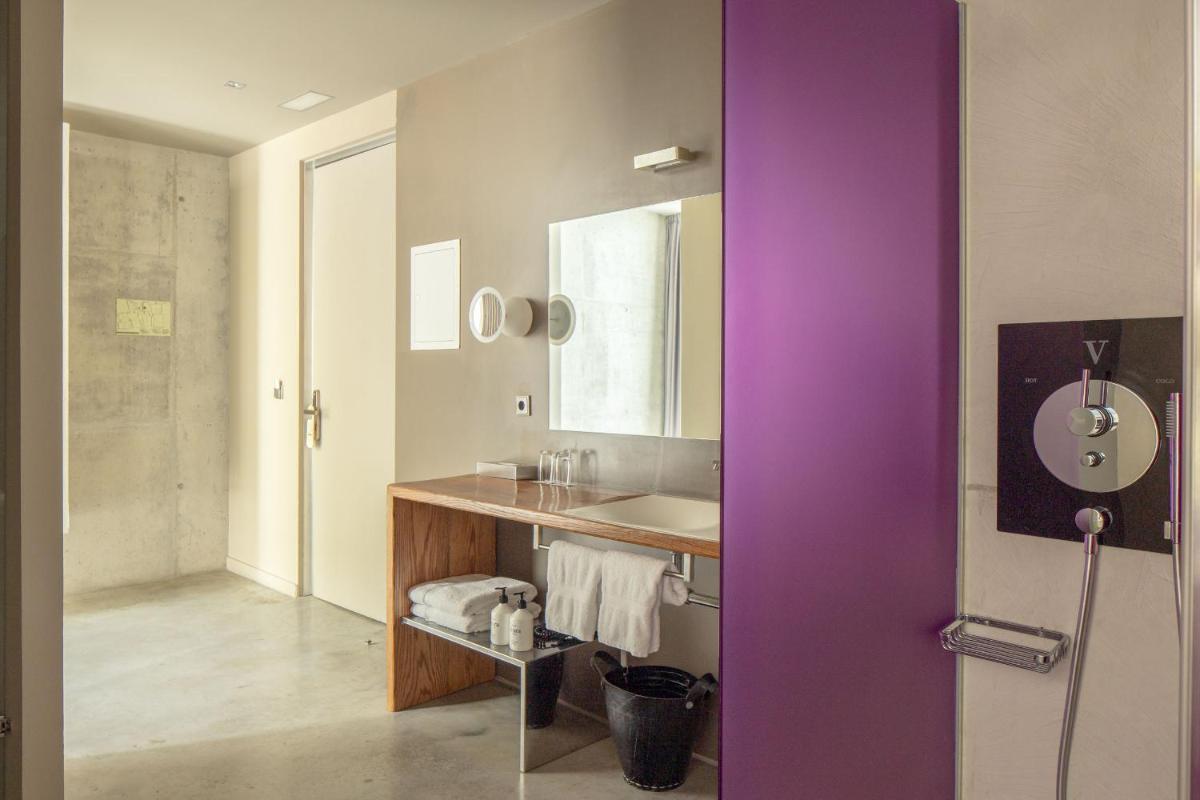 Un baño de Hotel Viura