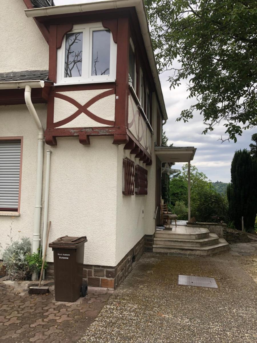 Doppelzimmer mit neuem Bad und Sportpool-Nutzung außen, im Souterrain der Villa Naturpark, Garten mit Rheinblick - Housity