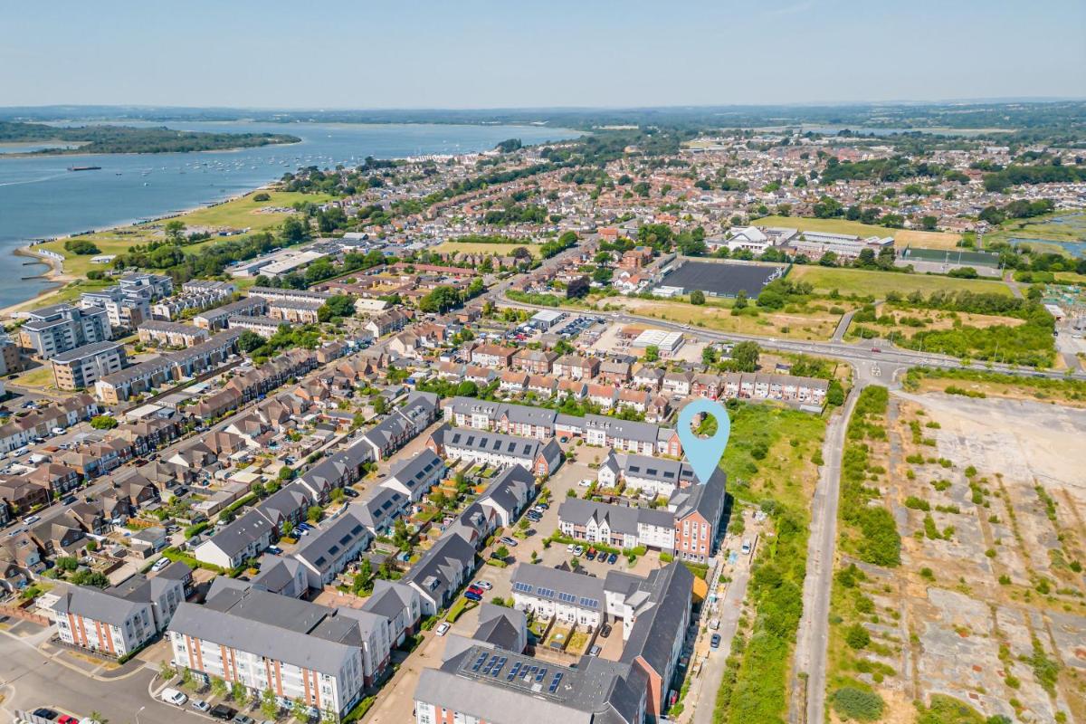 Twin Sails - Housity