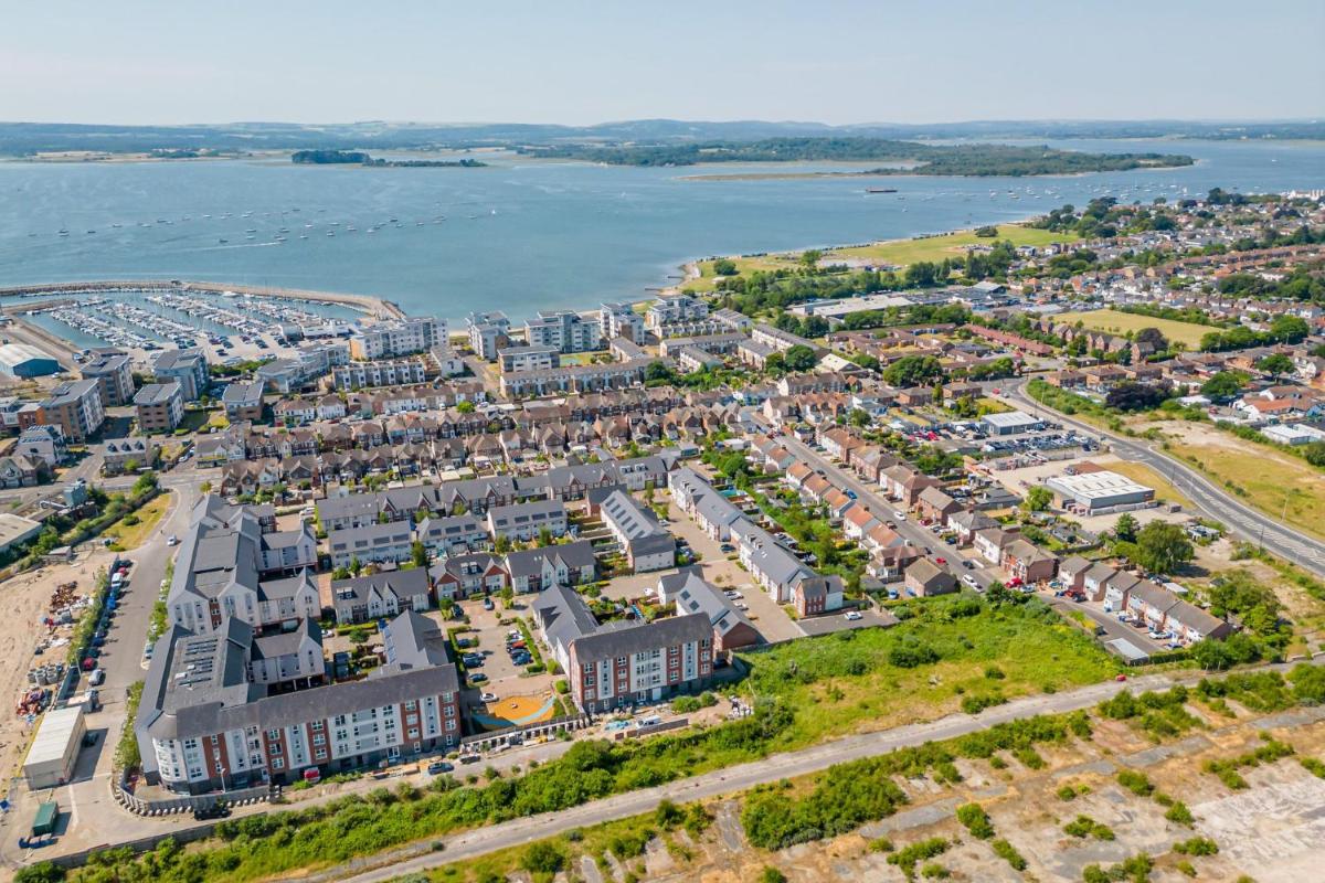 Twin Sails - Housity