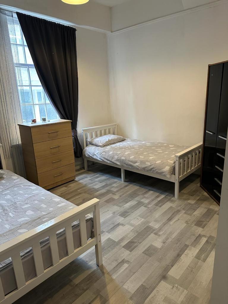 Central London location, close to bars restaurants and train stations - Housity